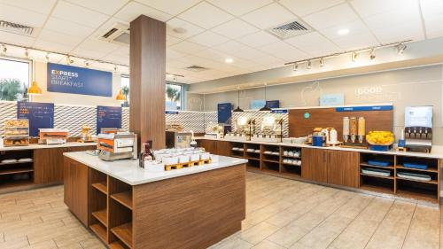 Holiday Inn Express & Suites Panama City Beach - Beachfront_2_image