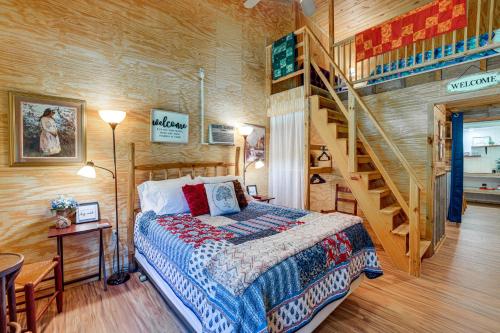 Lake Butler Cabin on 5 Acres w/ Fire Pit! in Alachua (Florida)