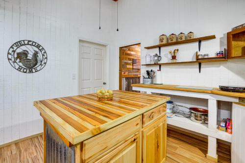 Lake Butler Cabin on 5 Acres w/ Fire Pit! in Alachua (Florida)