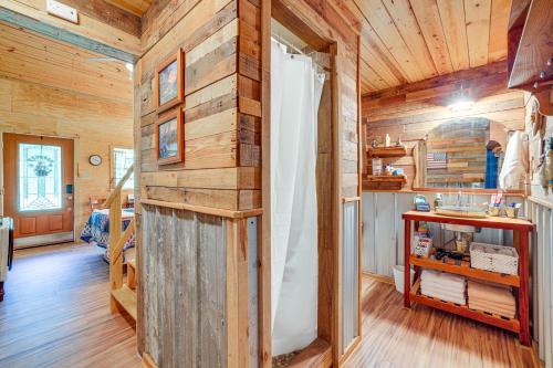 Lake Butler Cabin on 5 Acres w/ Fire Pit! in Alachua (Florida)