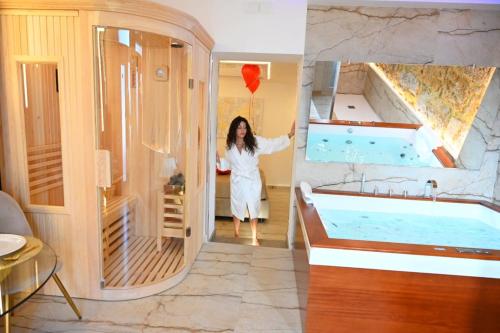 Queen Suite with Spa Bath image 10