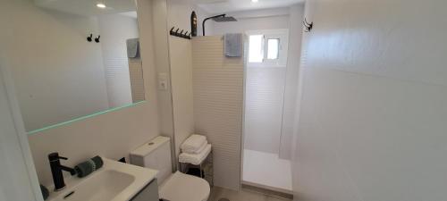 One-Bedroom Apartment with View image 7