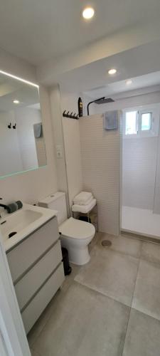 One-Bedroom Apartment with View image 3