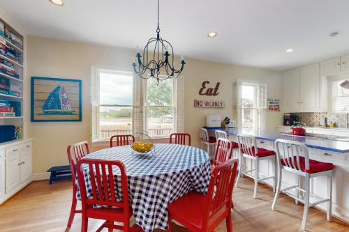 Lakefront Life in Burnet, USA