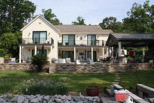 Cottage on Catamaran in Chapin, USA