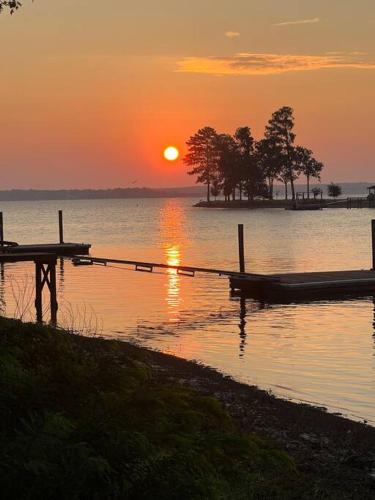 Cottage on Catamaran in Chapin, USA