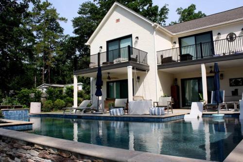 Cottage on Catamaran in Chapin, USA