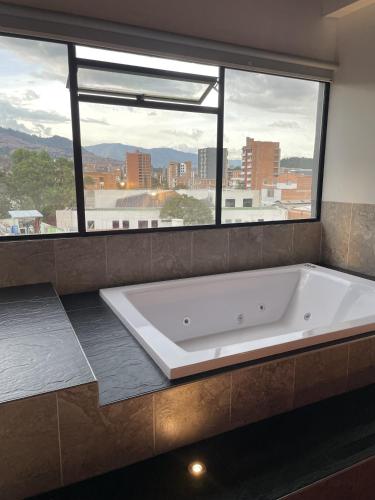 อ่างแช่น้ำร้อน, Hotel Ofix in เลาเรเลส