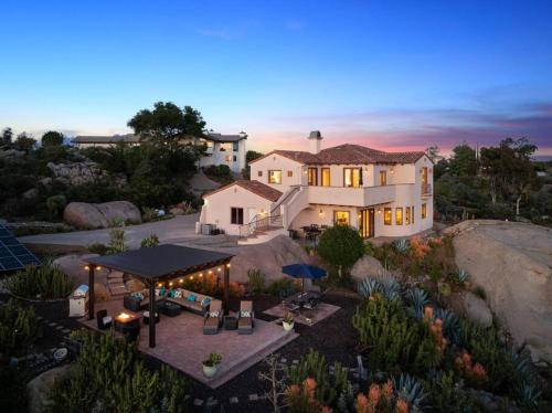 Mediterranean Haven with Views in Escondido in Escondido, USA