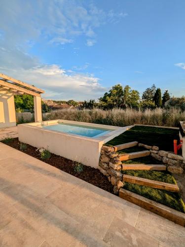 Úszómedence, Le studio in Grignan
