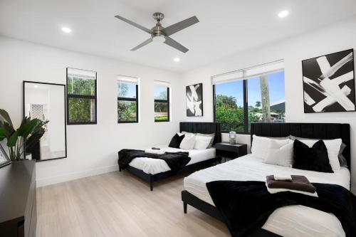 Fox Grand Residence- 6bd, 2 Pools & Pool Table in Fort Lauderdale, USA
