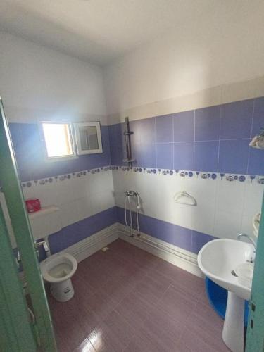 . دار خلاعة قرقنة