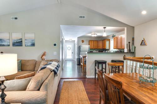 Riverfront Cottage Near Rock Island State Park in McMinnville (TN)