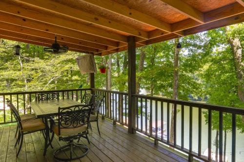 Riverfront Cottage Near Rock Island State Park in McMinnville (TN)