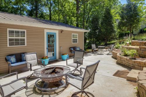 Riverfront Cottage Near Rock Island State Park in McMinnville (TN)