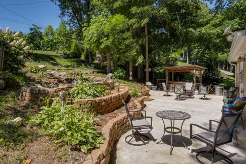Riverfront Cottage Near Rock Island State Park in McMinnville (TN)