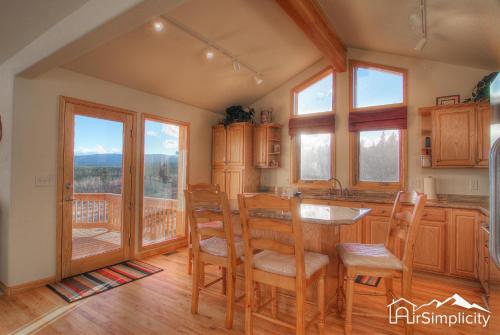 Remote Cabin Getaway Wraparound Deck Fast Wifi in Fairplay, USA