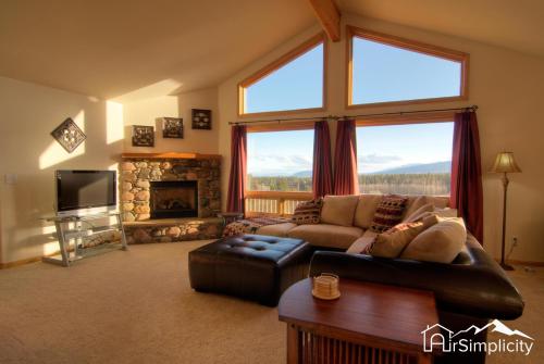Remote Cabin Getaway Wraparound Deck Fast Wifi in Fairplay, USA