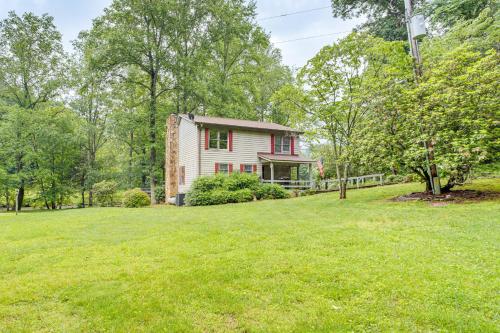 Suches Creekside Cottage with Deck and BBQ Grill! in Suches, USA