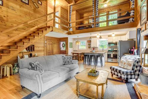 Suches Creekside Cottage with Deck and BBQ Grill! in Suches, USA
