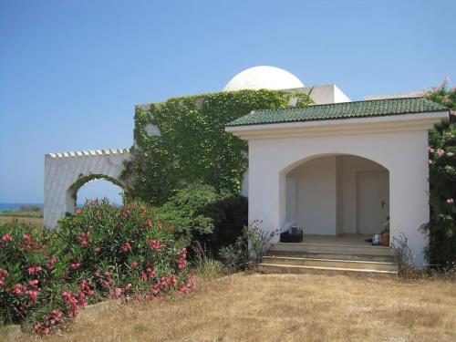 Maison front de mer a Kerkouen in Ezzahra (Bin `Arus)