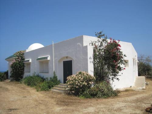 Maison front de mer a Kerkouen in Ezzahra (Bin `Arus)