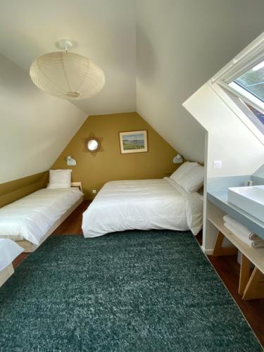 1 double bed, 2 twin beds