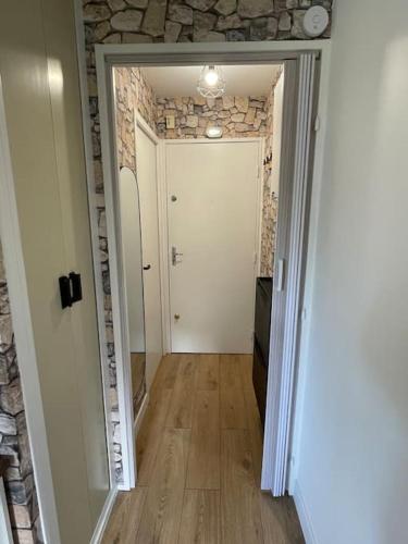 Studio rénové 100m plage - Grand balcon - Parking (Studio renove 100m plage - Grand balcon - Parking) in Villers-sur-Mer