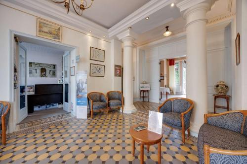 Nouvel Hotel - image 8