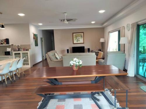 Eden Villa Bentong W butler in Karak