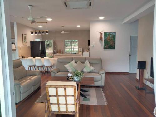 Eden Villa Bentong W butler in Karak