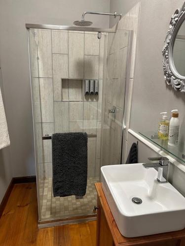 On De La Vigne On De La Vigne