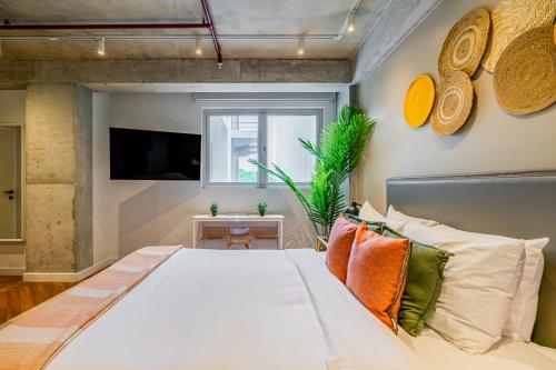 Two-Bedroom Deluxe Apartment with Balcony image 5