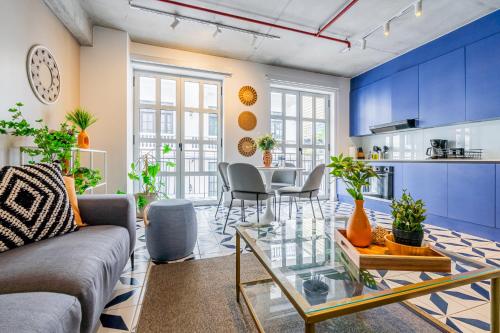 Two-Bedroom Deluxe Apartment with Balcony image 2