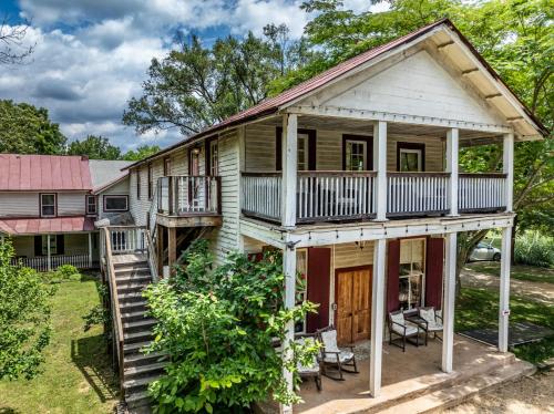 Bliss Point Farm and B&B, LLC in Earlysville, USA