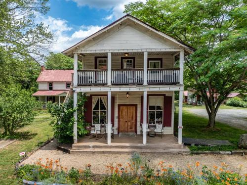 Bliss Point Farm and B&B, LLC in Earlysville, USA
