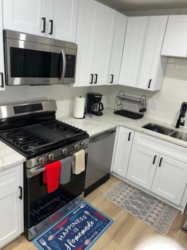 ห้องครัว, Spacious 4-Bedroom Retreat in Kankakee, IL in คังกาคี