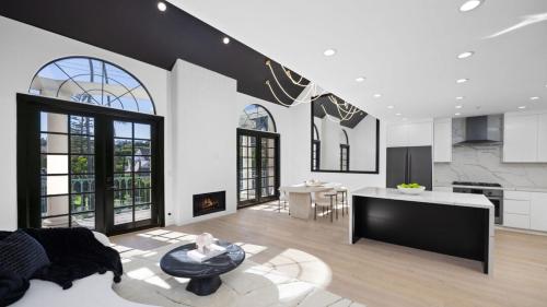 Three Bedrooms Opulent Super Luxurious Town House