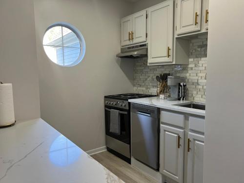 Newly Renovated Loft Villa at Norwich Spa with amenities, 3 minutes to Mohegan thumb 2