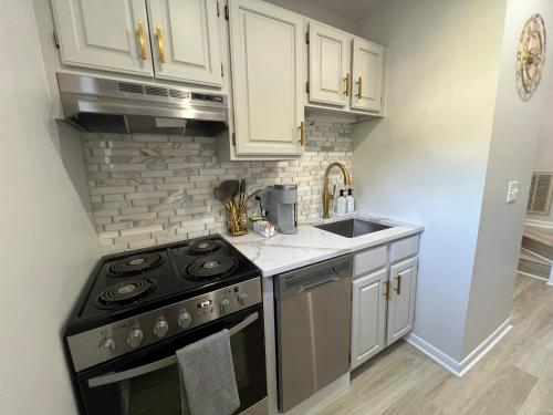 Newly Renovated Loft Villa at Norwich Spa with amenities, 3 minutes to Mohegan thumb 3