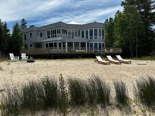 Stunning Beachfront Retreat, Sleeps 12