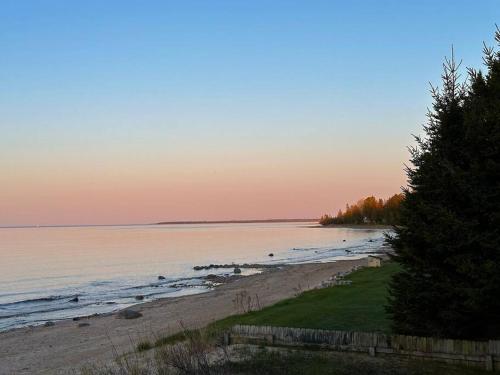 Stunning Beachfront Retreat, Sleeps 12 in Cheboygan, USA