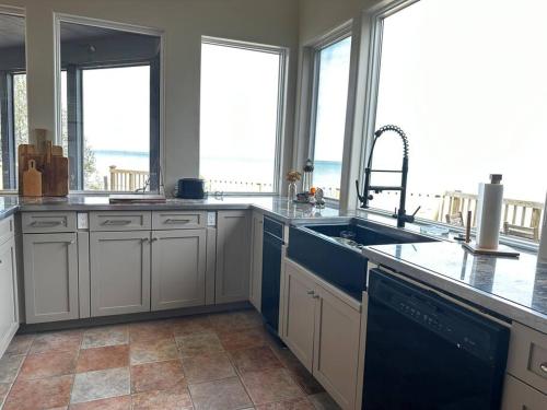 Stunning Beachfront Retreat, Sleeps 12 in Cheboygan, USA