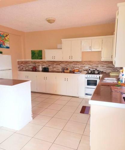 Belle Sunrise Villa Cozy Tropical Escape for a Local Experience in Jalousle