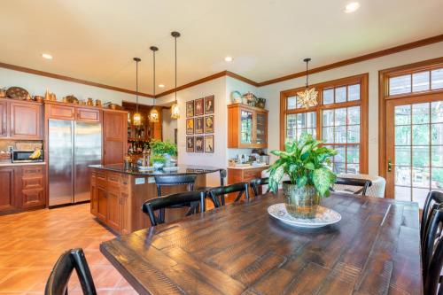 Luxury and Old World Charm in Historic Midtown near Brooks Museum of Art