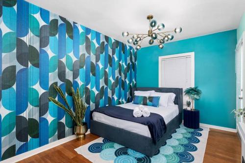 Content Casa Near Bars,Pool,DT with Hot Tub and Patio in Austin, USA