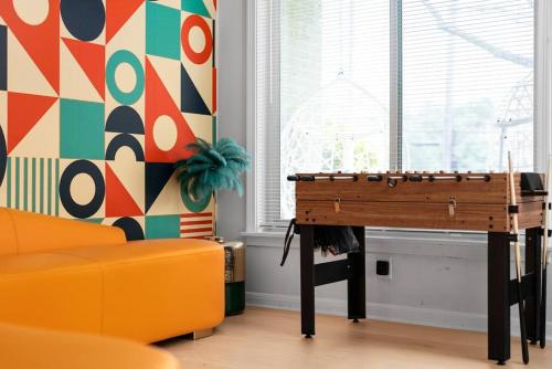 Content Casa Near Bars,Pool,DT with Hot Tub and Patio in Austin, USA