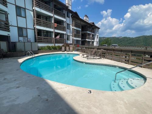 In The Heart Of Gatlinburg Condo 216 Walking distance to everything! in Gatlinburg, USA