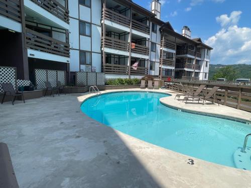 In The Heart Of Gatlinburg Condo 216 Walking distance to everything! in Gatlinburg, USA