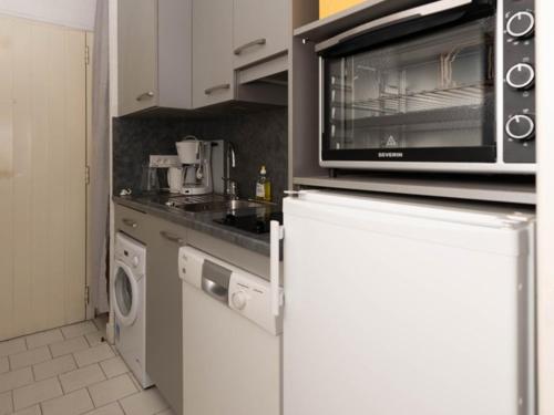 Studio climatisé au Lavandou, 1er étage, accès plage, équipements complets - FR-1-803-16 (Studio climatise au Lavandou, 1er etage, acces plage, equipements complets - FR-1-803-16) in Le Lavandou City Center